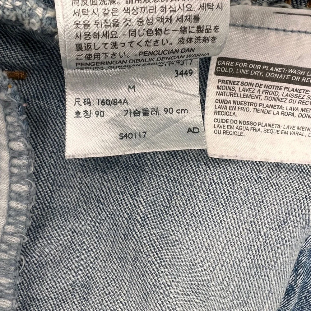 Levis Womens Light Wash Denim Trucker Jacket Size M Blue Distressed S40117